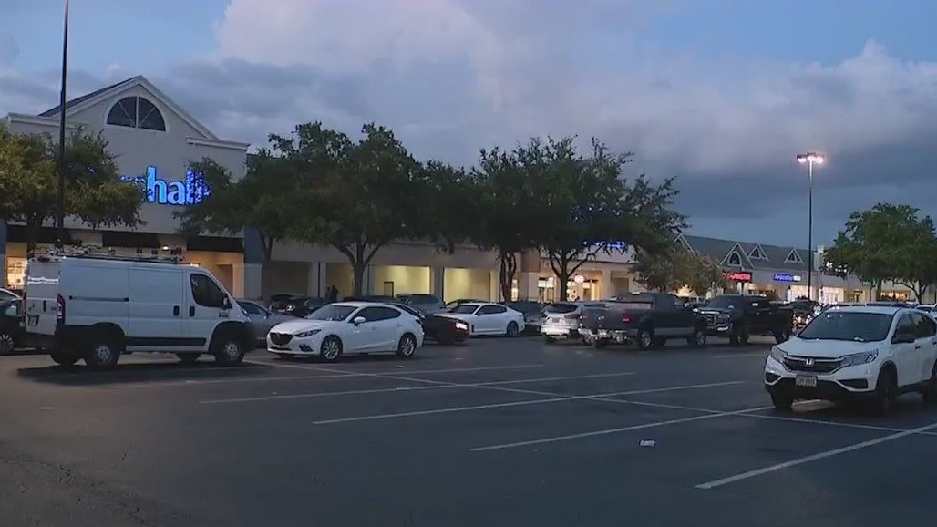 Woman's body left behind Apopka dumpster